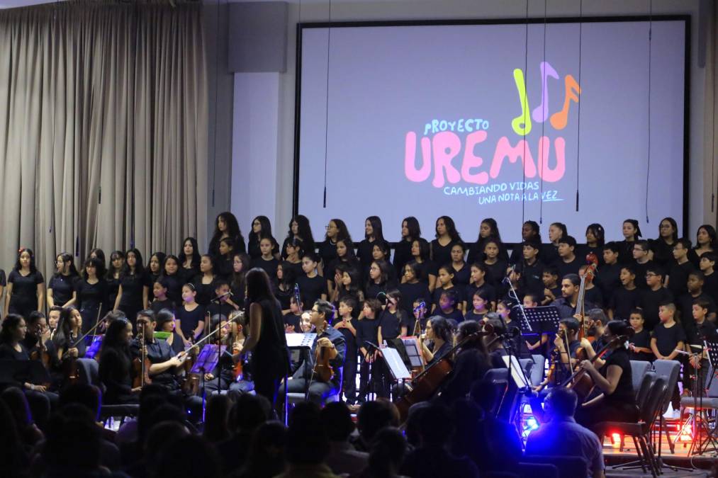 Proyecto Uremu lleva a cabo con éxito el concierto «Hollywood Suena»