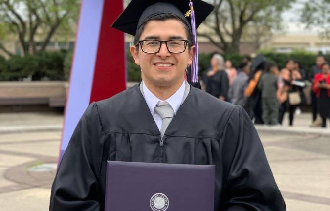 Hondureño se graduó del programa de física de Goshen College