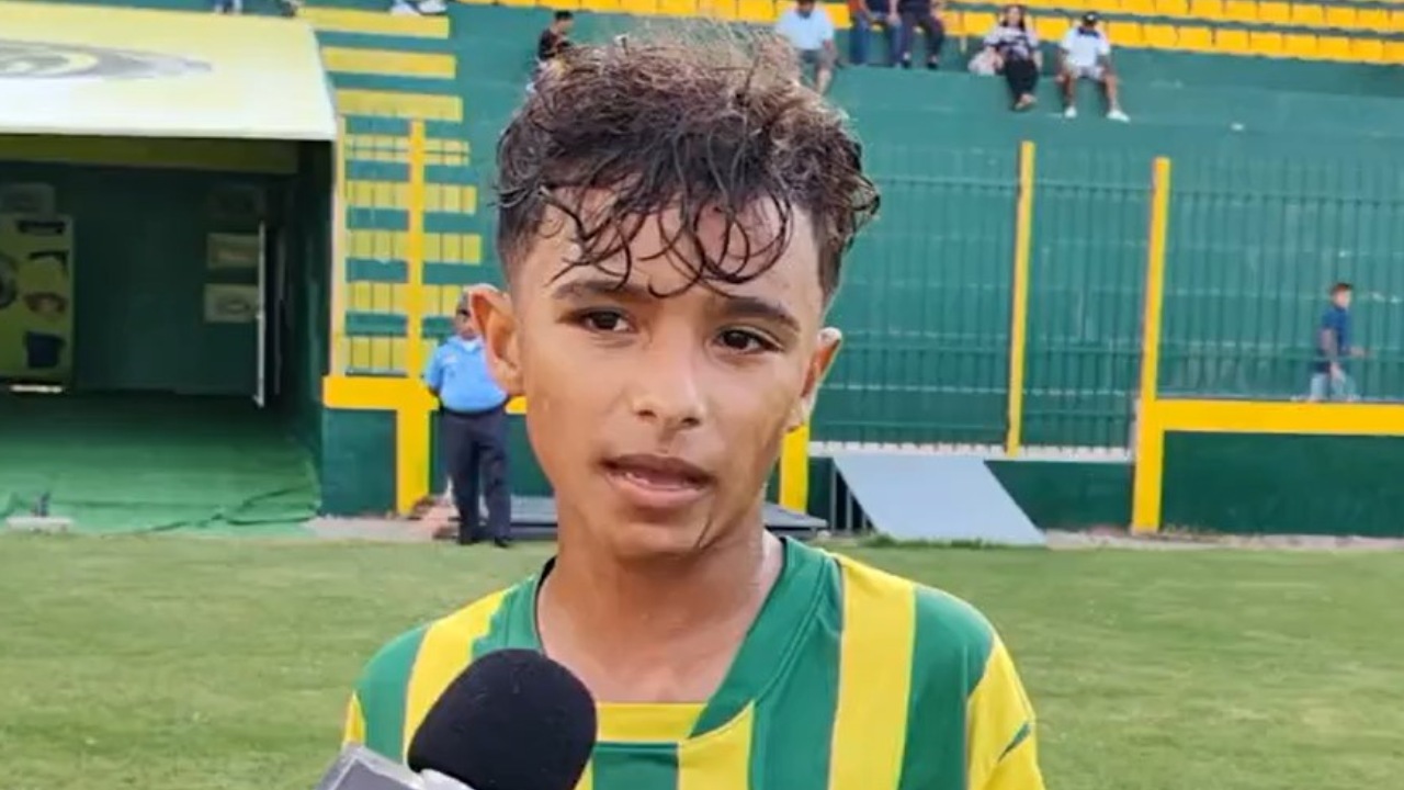 Joven hondureño de 14 años debuta con el Parrillas One