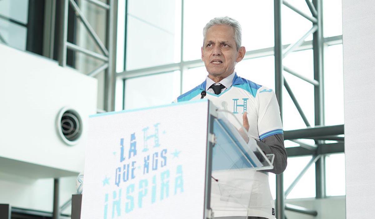 Rueda anuncia convocatoria para primer microciclo ante Guatemala