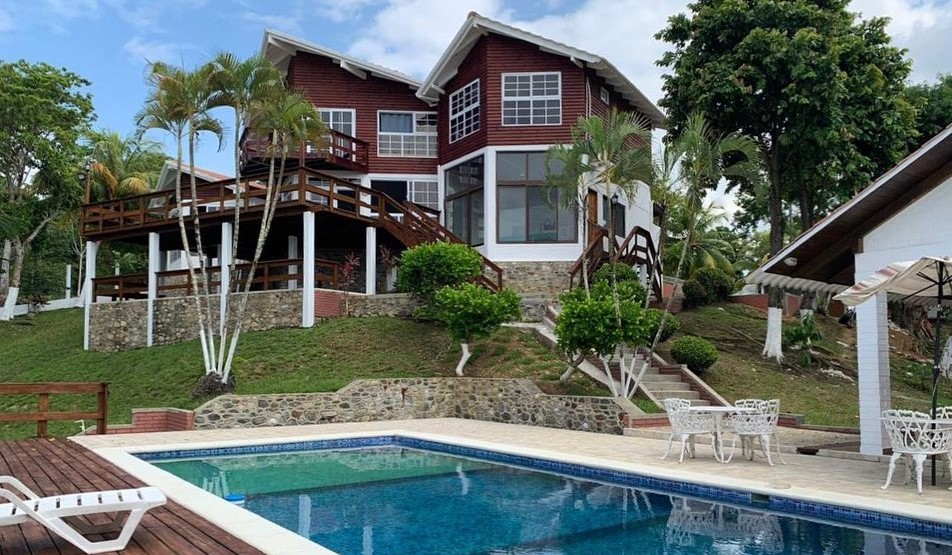 Casa Carabela, una estadía frente al mar en Cortés