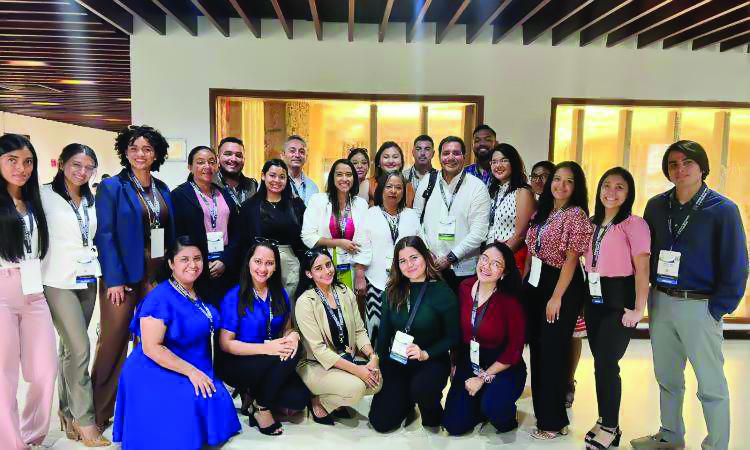 Estudiantes hondureños participan en Congreso de Derecho en Colombia