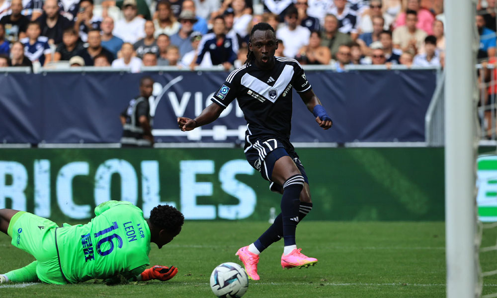 Elis anota gol con el Burdeos de Francia en su regreso a las canchas