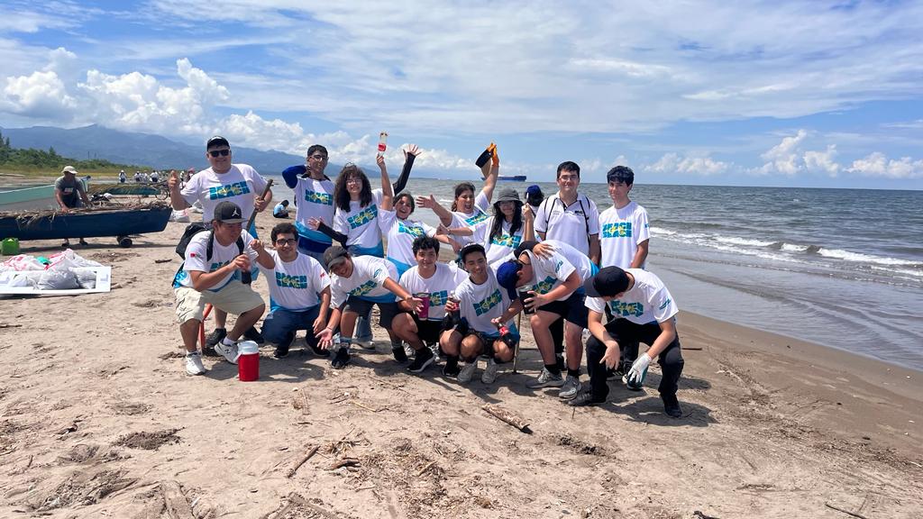 Jóvenes hondureños y la Unión Europea realizaron jornada de limpieza en Puerto Cortés