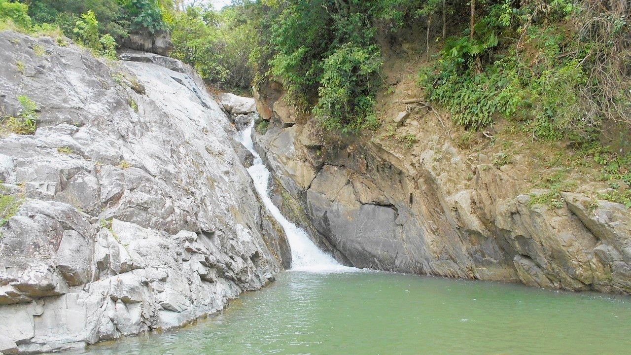 Poza El Gallo un destino turístico en Bambú, Colón