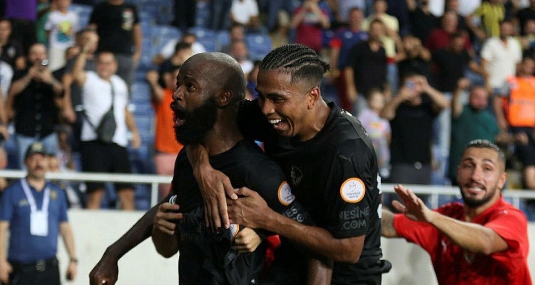 Rigoberto Rivas lidera remontada con su primer gol en el Hatayspor