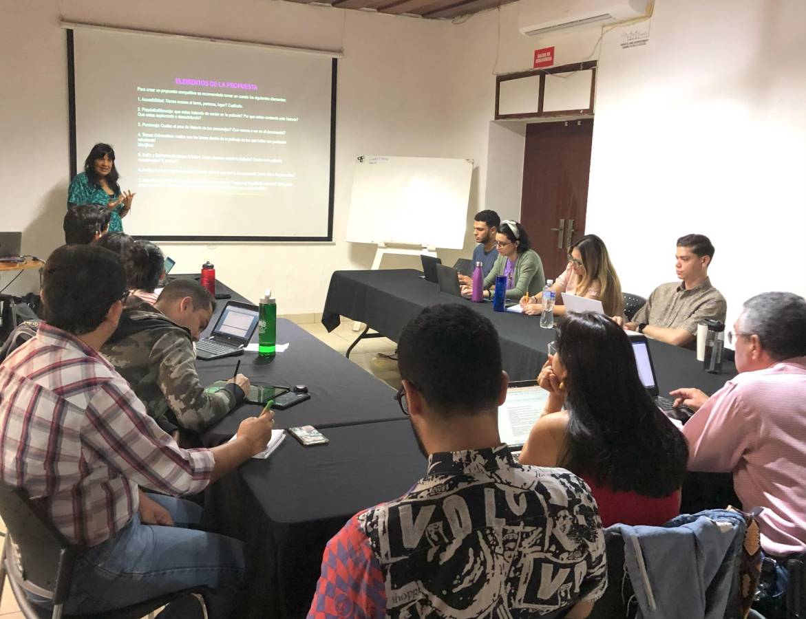 Cineasta panameña galardonada brinda talleres en Honduras