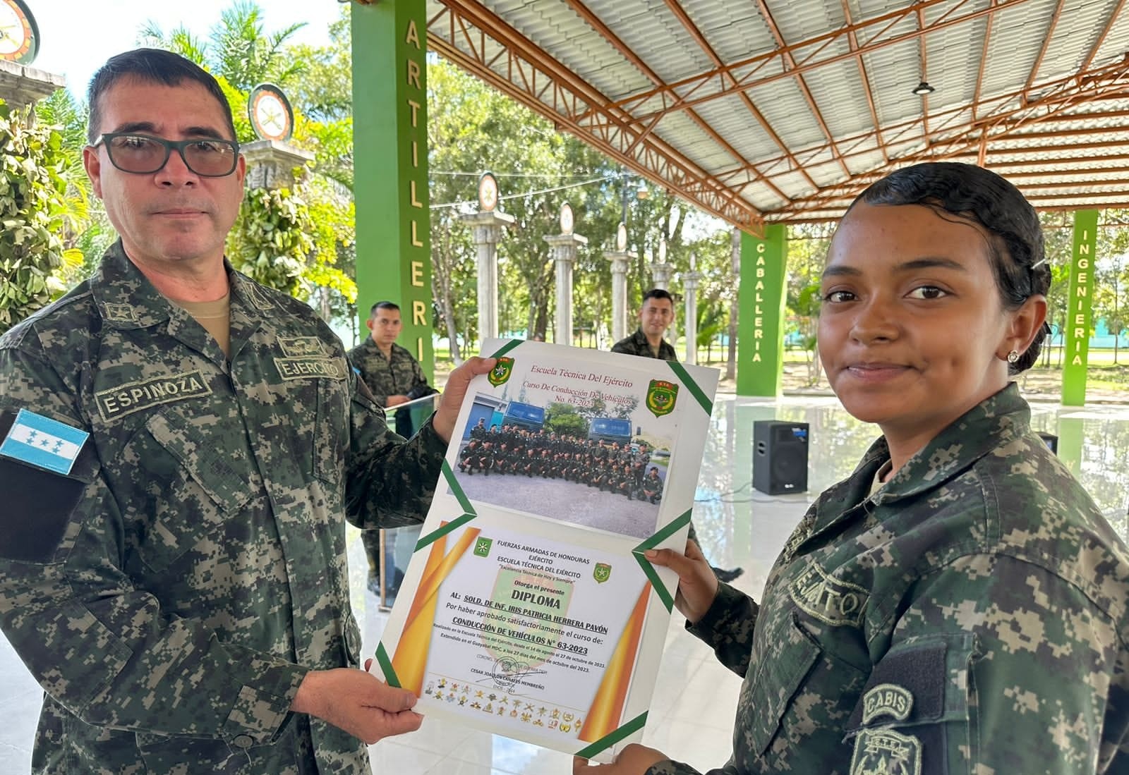 FFAA certifica cuatro hondureñas en conducción de camiones Stallion