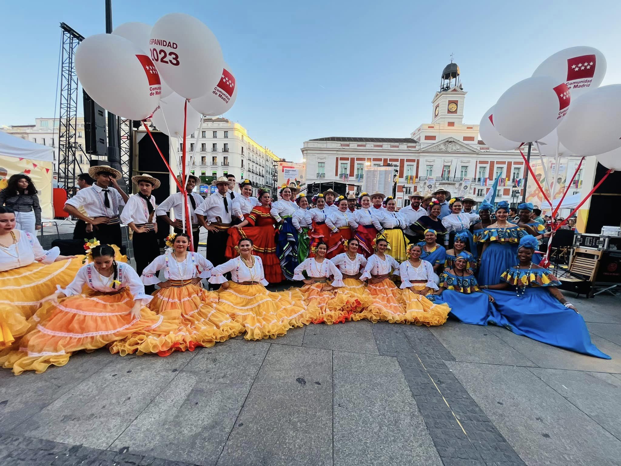 Grupos de baile hondureños brillaron en la Plaza Sol en Madrid, España