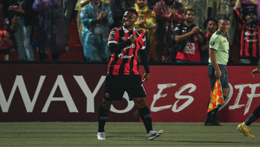 Alex López marca golazo con el Alajuelense en la Copa Centroamericana