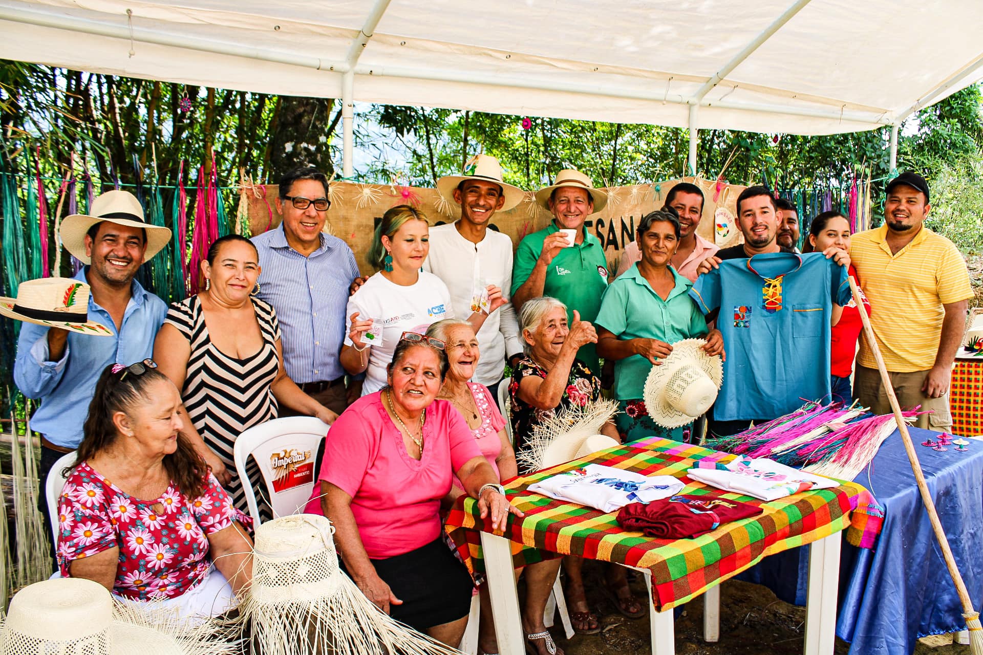 Emprendedores hondureños exportan sombreros de junco a Nueva Orleans