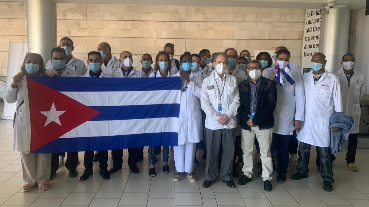 En enero llegan 88 médicos cubanos a prestar sus servicios a Honduras