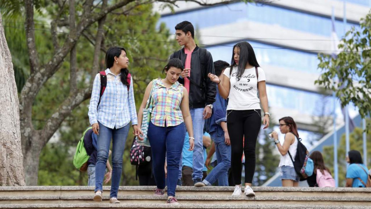 UNAH publicó el boletín de becas para hondureños que desean estudiar en el extranjero