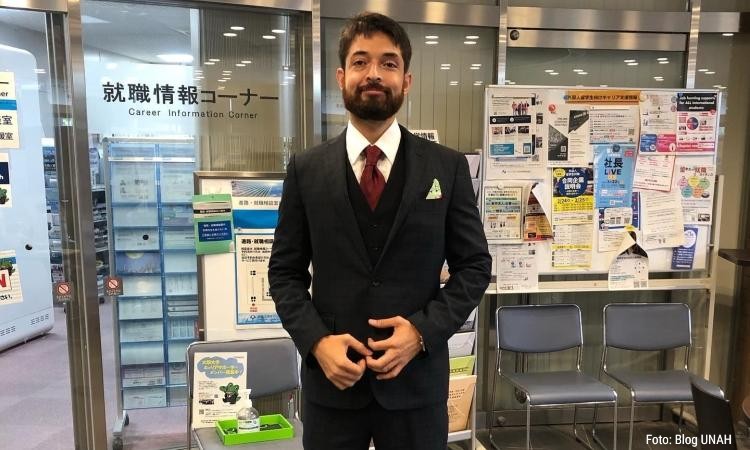 Hondureño estudia en la Universidad Osaka de Japón con una beca