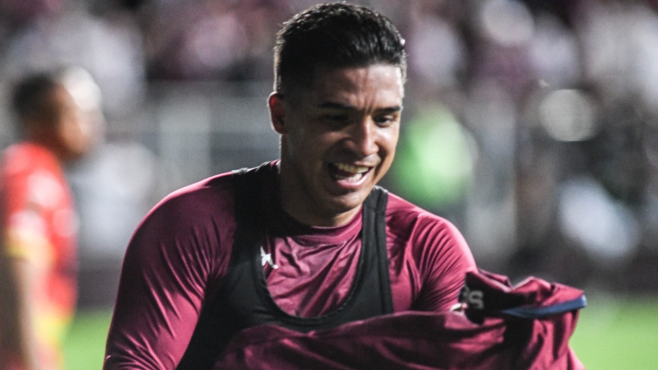 Michaell Chirinos anota el gol del tricampeonato al Saprissa