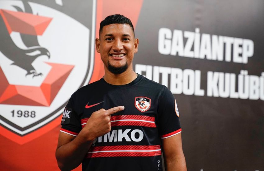 Bryan Acosta es presentado por el Gaziantep FK de Turquía