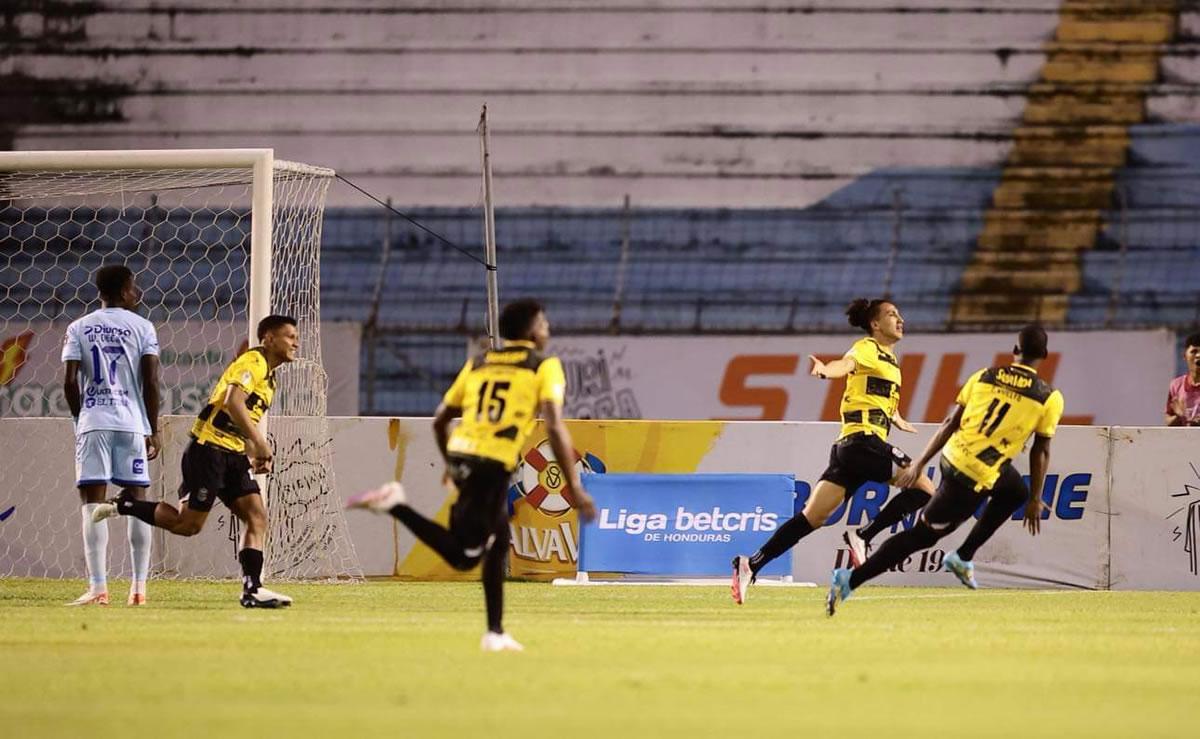 Real España vuelve a ganar un clásico al imponerse a Motagua