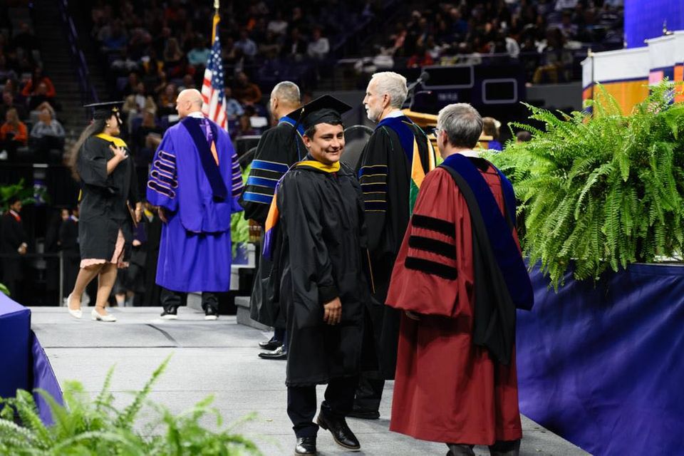 Hondureño Roger Rivas se graduó de la Universidad de Clemson en Carolina del Sur