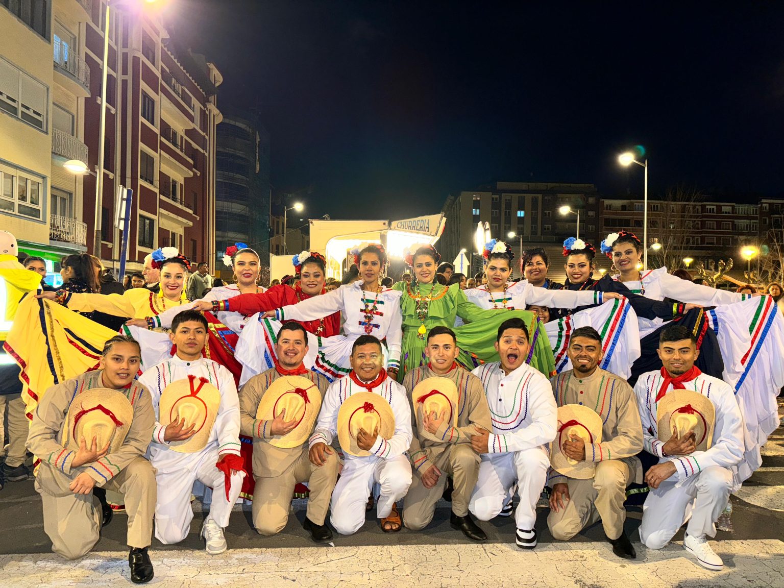 Grupo de Danza Folclórica catracho ganan segundo lugar en Carnaval de Bilbao