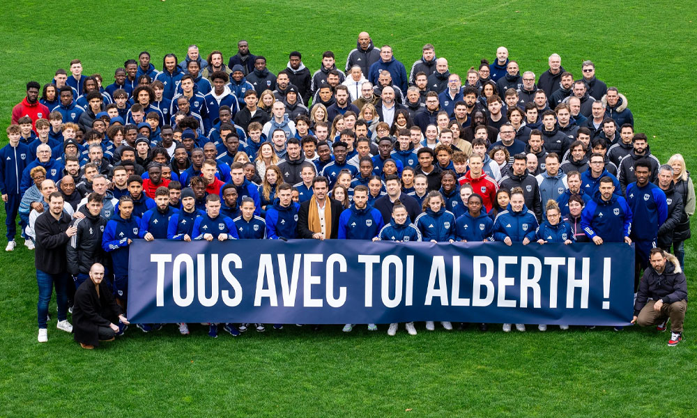 Girondins de Burdeos de Francia dedica pancarta en apoyo para Elis