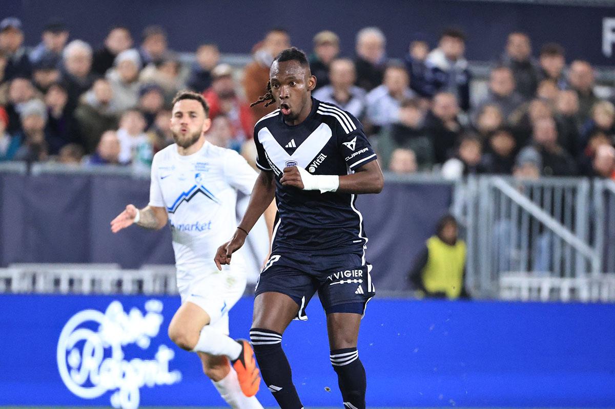 Alberth Elis brinda fenomenal asistencia con el Burdeos en la Ligue 2