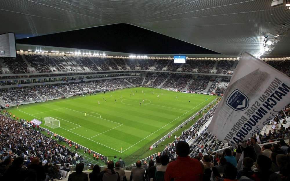 Estadio del Girondins de Burdeos corea el nombre de Alberth Elis