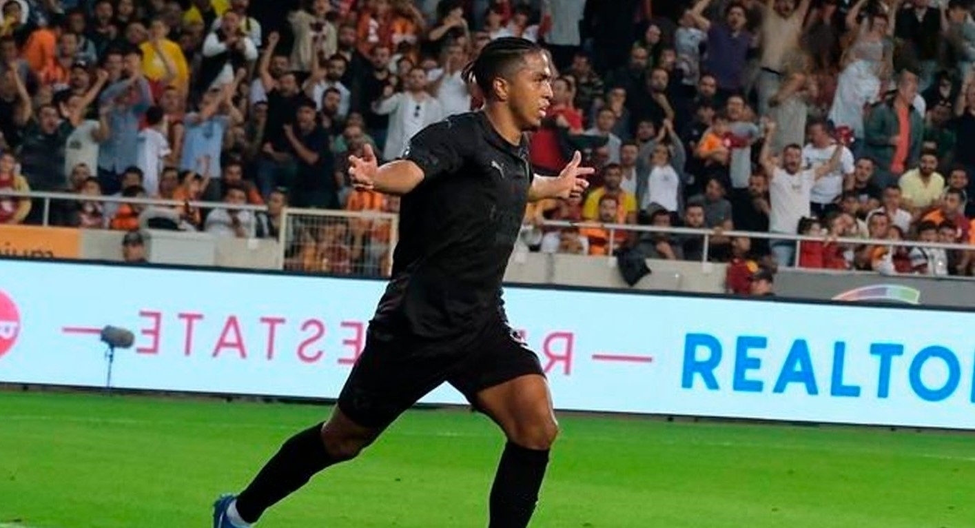 Rigoberto Rivas se luce con el Hatayspor de Turquía con gol y asistencia