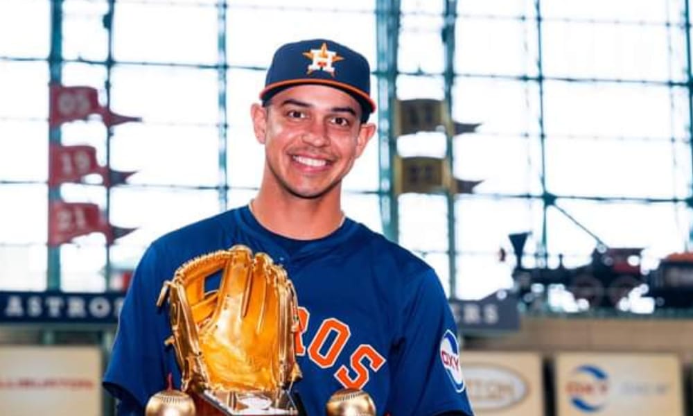 Mauricio Dubón recibe el Guante de Oro 2023 en la MLB