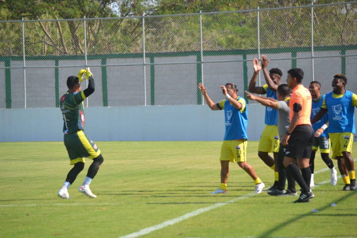 Gerson Argueta, primer portero en marcar gol de tiro libre en Liga Nacional