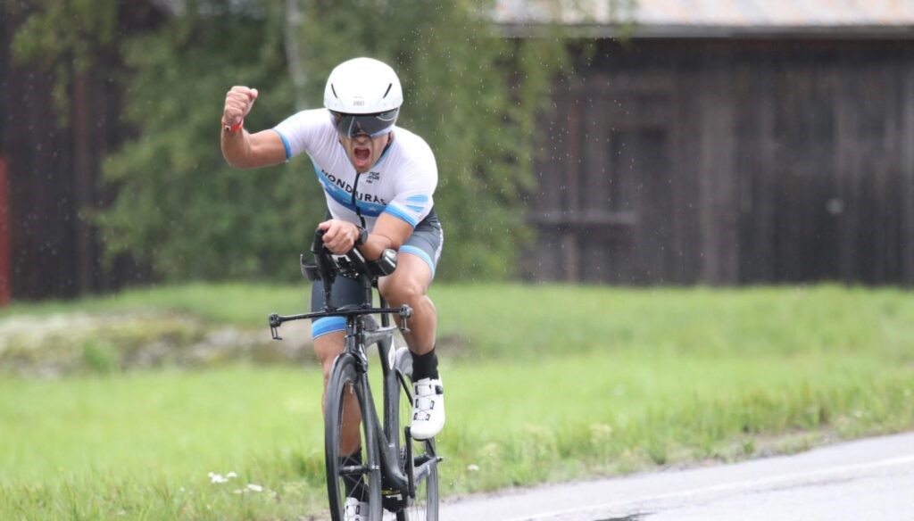 Hondureño Osman Coello se clasifica al Ironman de Monterrey, México