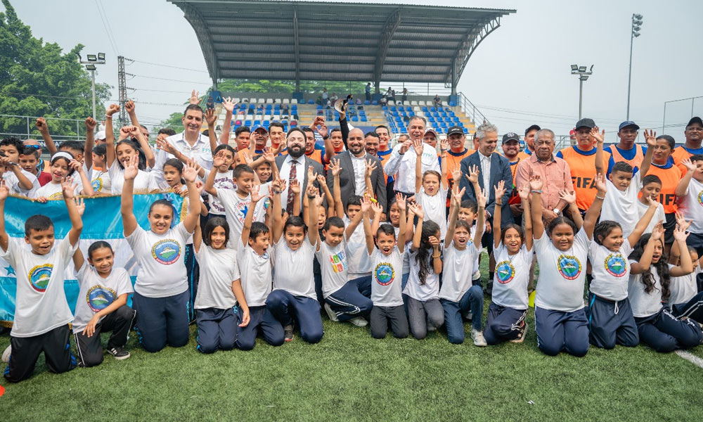 FFH firma convenio con FIFA para el programa «Football for School”