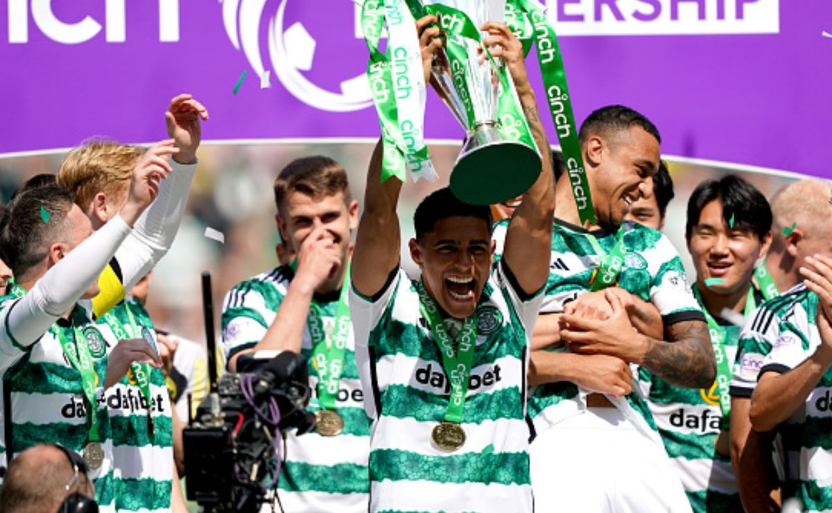 Luis Palma anota gol en la celebración del título del Celtic