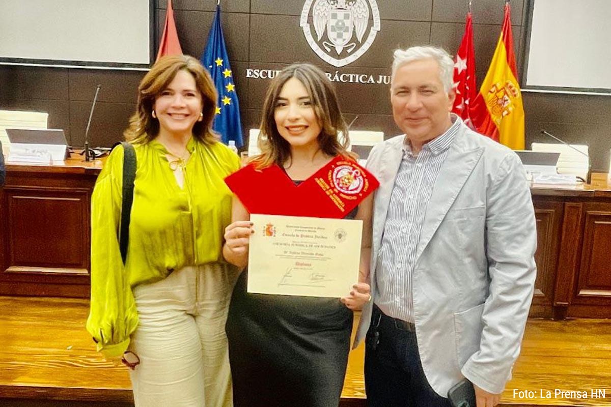 Hondureña se gradúa con honores de la Universidad Complutense de Madrid