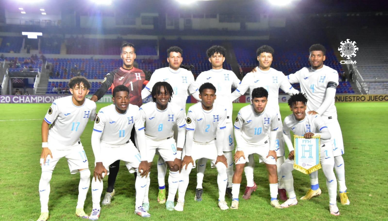 Honduras remonta y receta goleada a El Salvador en el Premundial