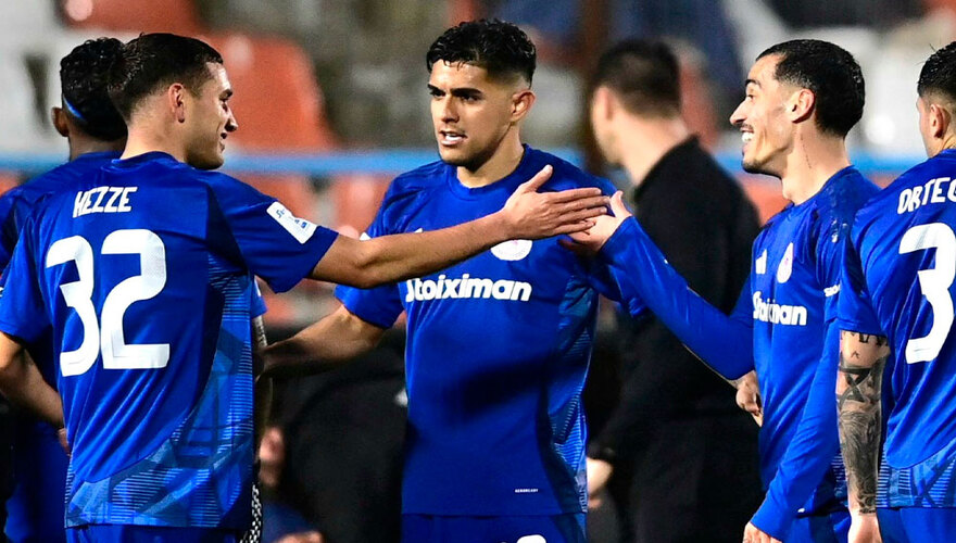 Luis Palma recibe su primera titularidad con el Olympiacos de Grecia