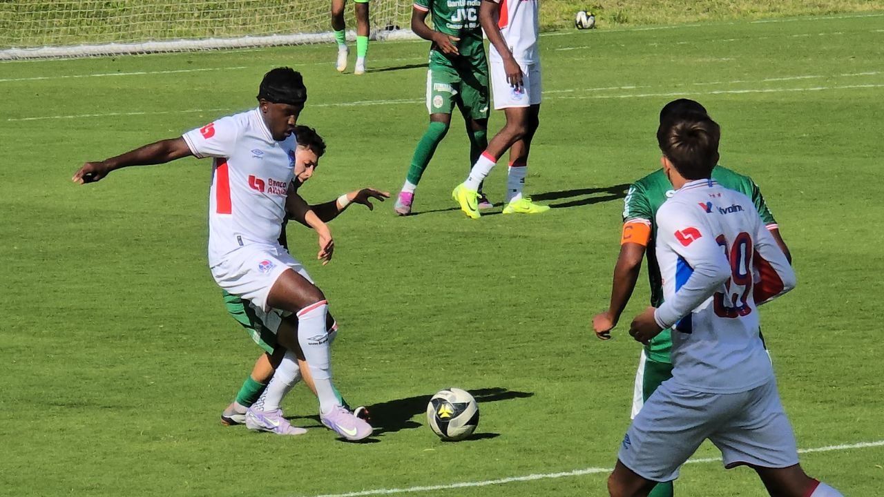 Alberth Elis se luce con Olimpia en el clásico de reservas ante Marathón
