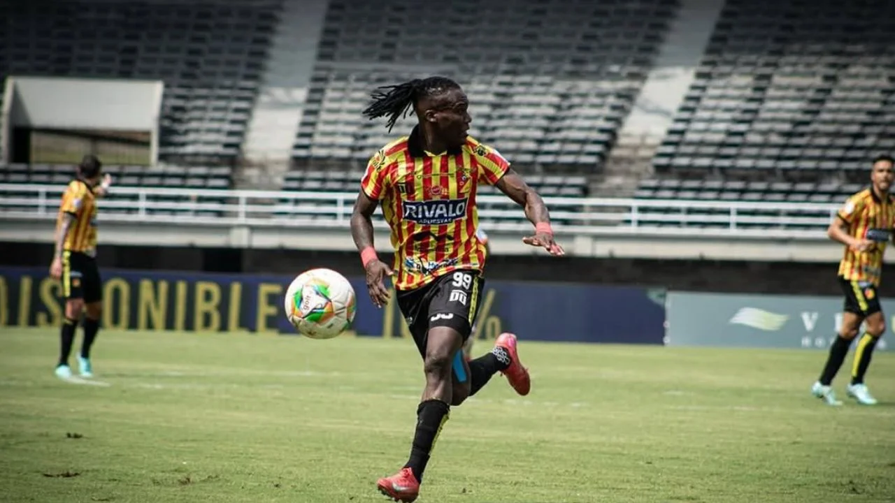 Rubilio Castillo brinda asistencia con el Deportivo Pereira de Colombia
