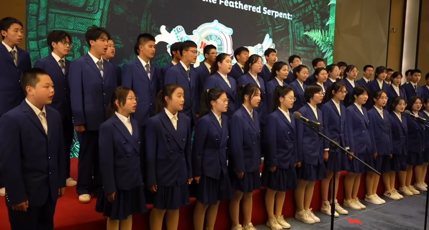 Coro Infantil de Beijing, China, entona el Himno Nacional de Honduras