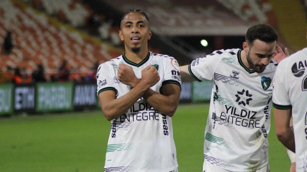 Kocaelispor de Turquía se acerca al ascenso con gol de Rigoberto Rivas