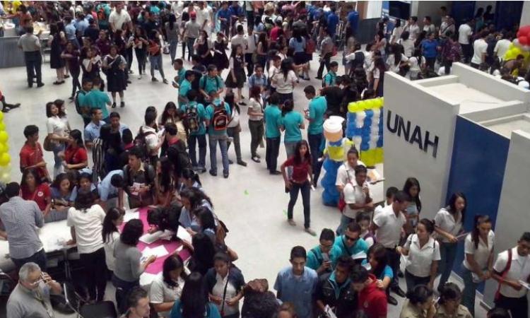 UNAH prepara feria de empleo para sus egresados