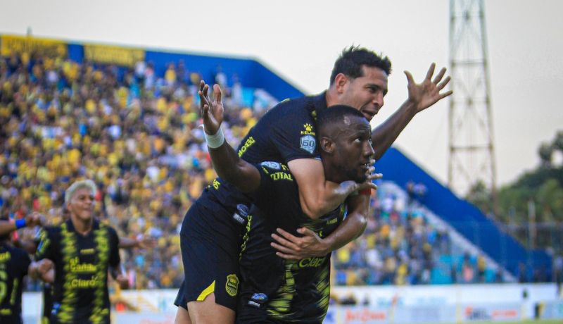 Real España elimina a Motagua y se clasifica a la gran final