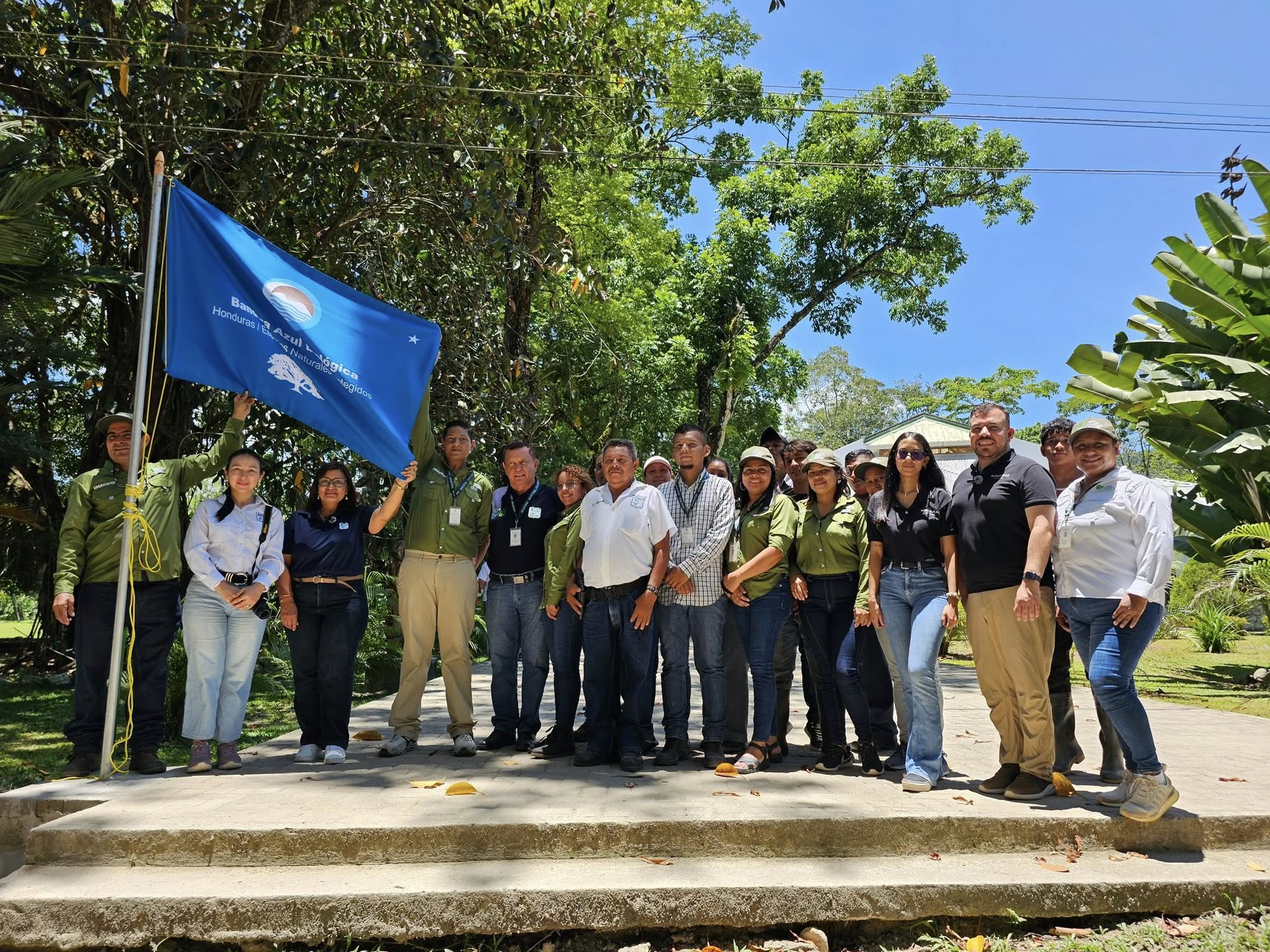 El Jardín Botánico y Centro de Investigación Lancetilla recibe la Bandera Azul Ecológica