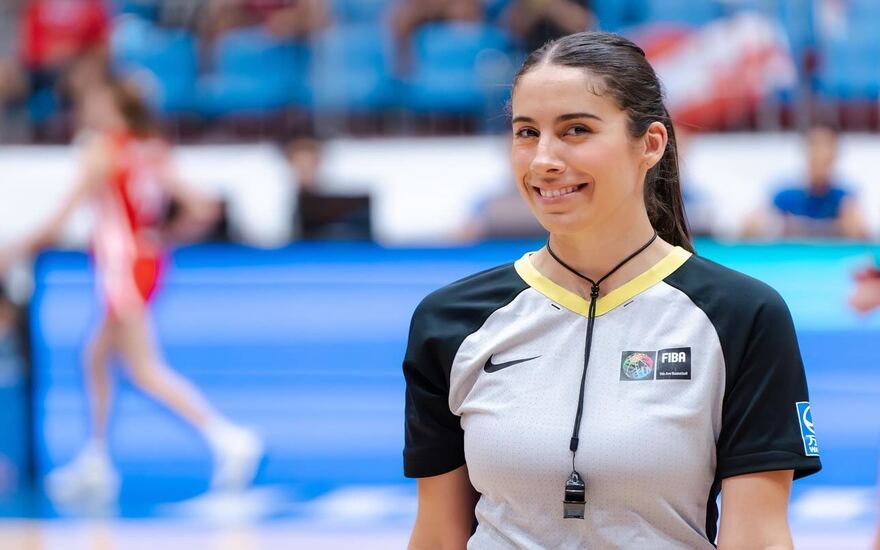 Árbitra hondureña brilló en el Premundial de Baloncesto en México
