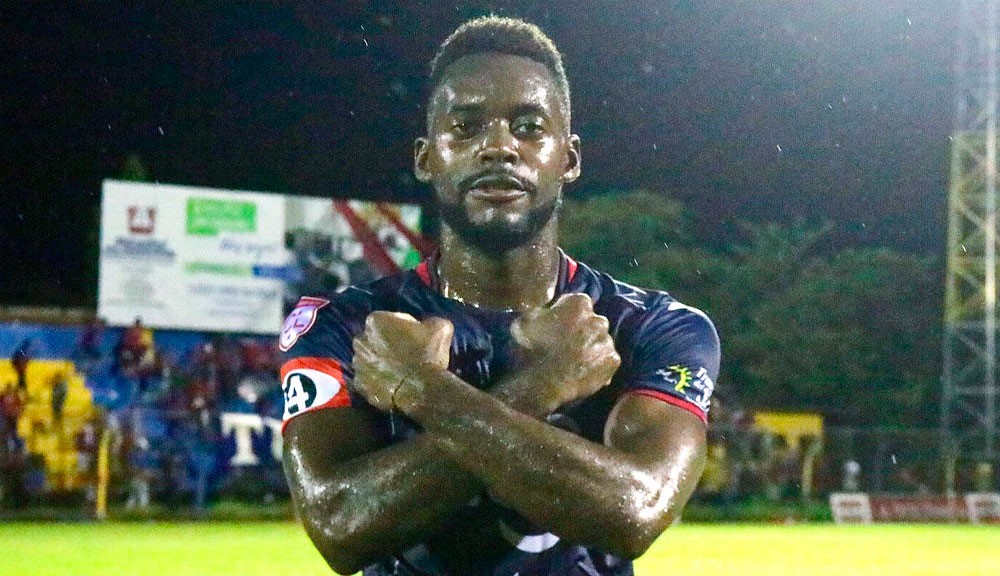 Clayvin Zúniga es fichado por el Municipal Limeño de El Salvador