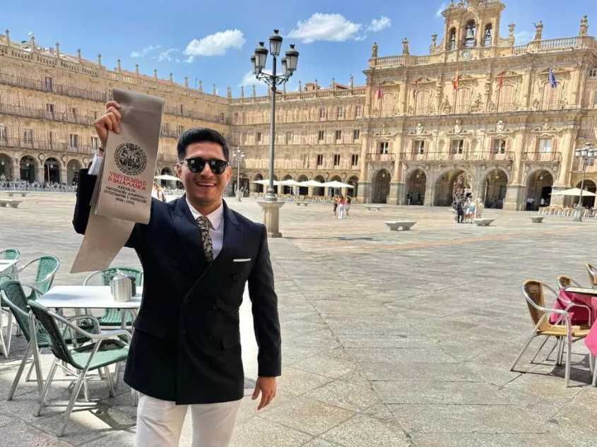 Hondureño se graduó de la Universidad de Salamanca en España