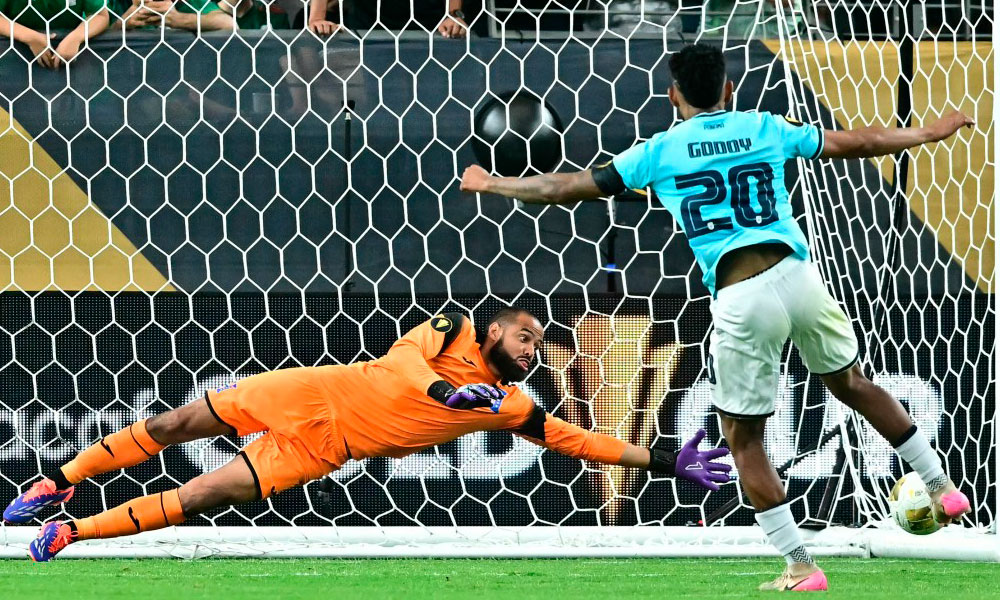 Edrick Menjívar figura en el 11 ideal de los cuartos de final de la Copa Oro