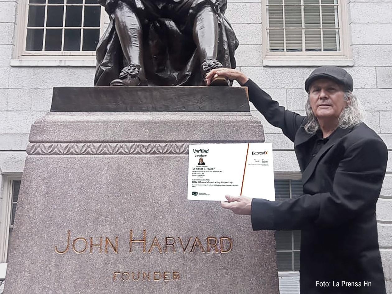 Periodista hondureño Alfredo Haces obtiene certificado en Harvard
