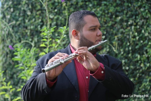 Flautista hondureño trabajará en la Ópera de Hannover en Alemania