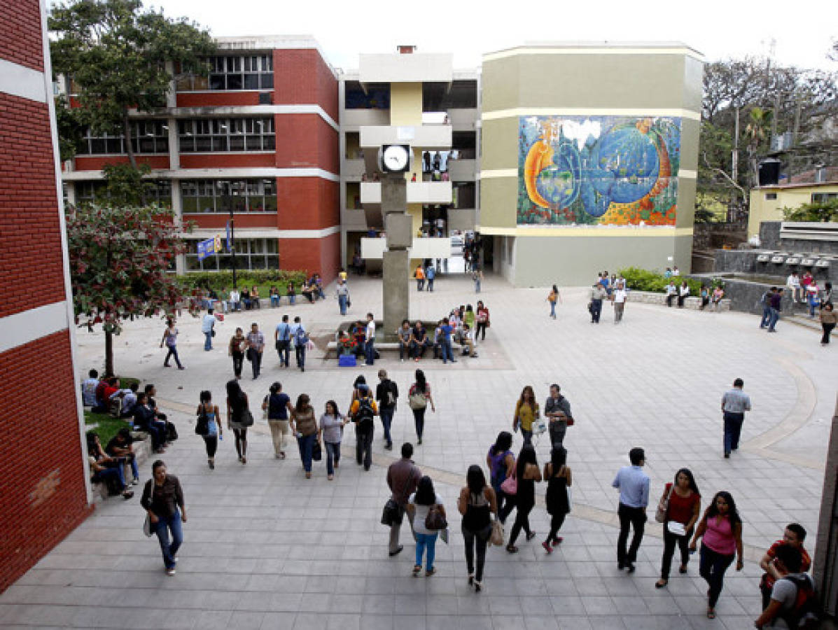 UNAH anuncia transporte gratuito, beca de alimentación  útiles escolares sin costo
