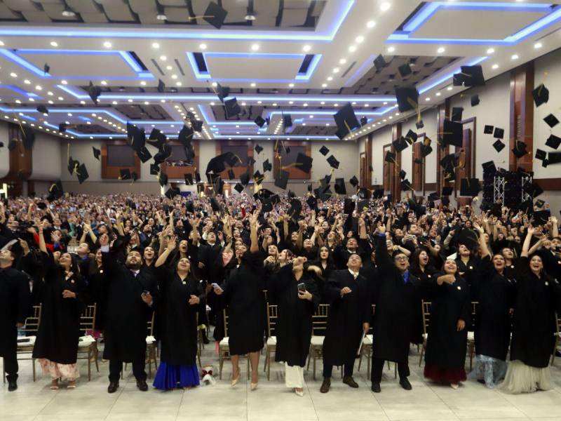 UNAH Cortés gradúa 475 profesionales con más del 50% con mención honorífica